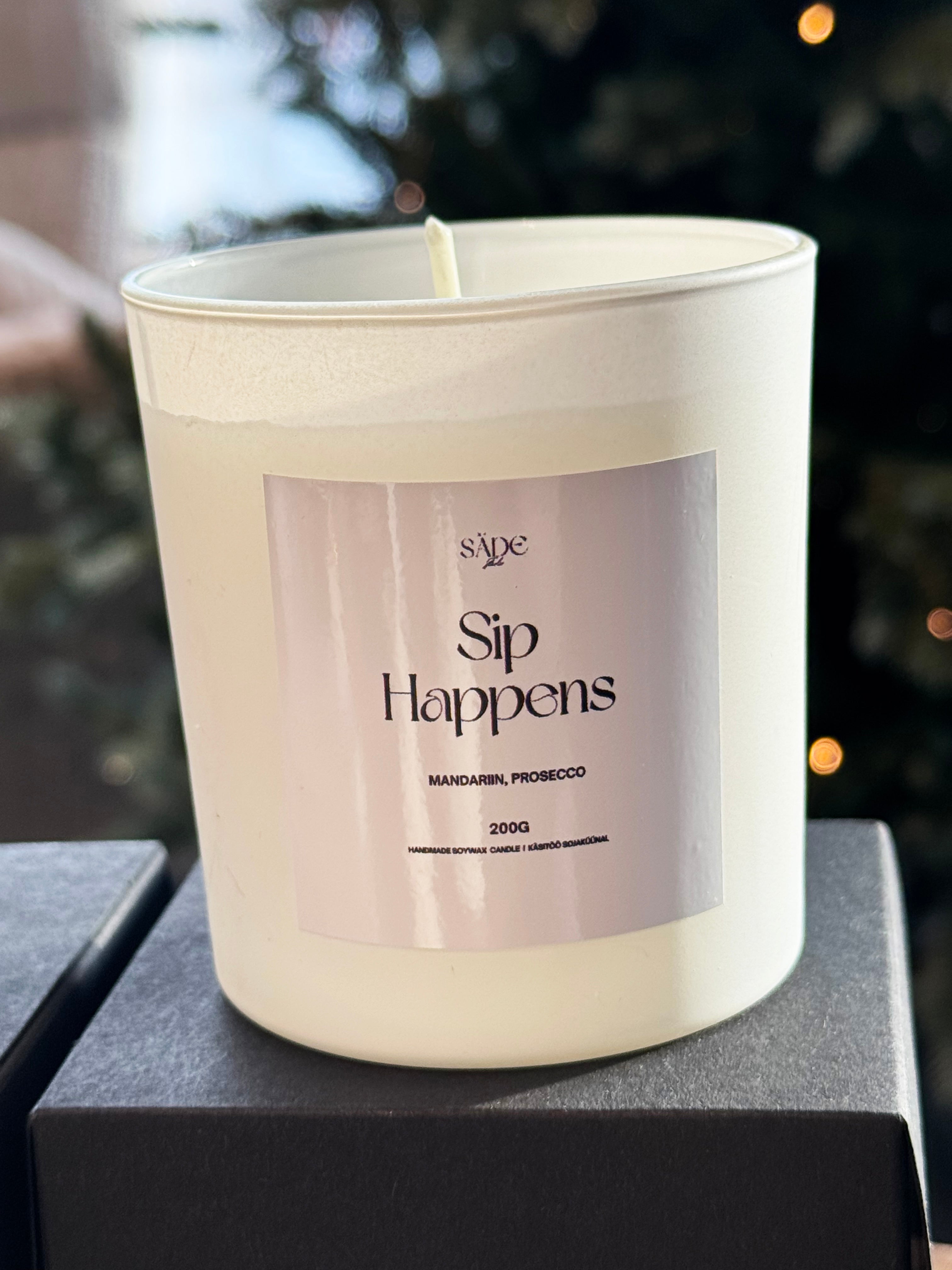 Sojavahast lõhnaküünal 'Sip Happens' 200g